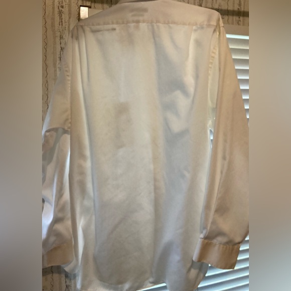 NWOT Men’sSize 17 34/35 Van Heusen Regular Fit LuxSateen Wrinkle FreeDress shirt - Picture 5 of 14